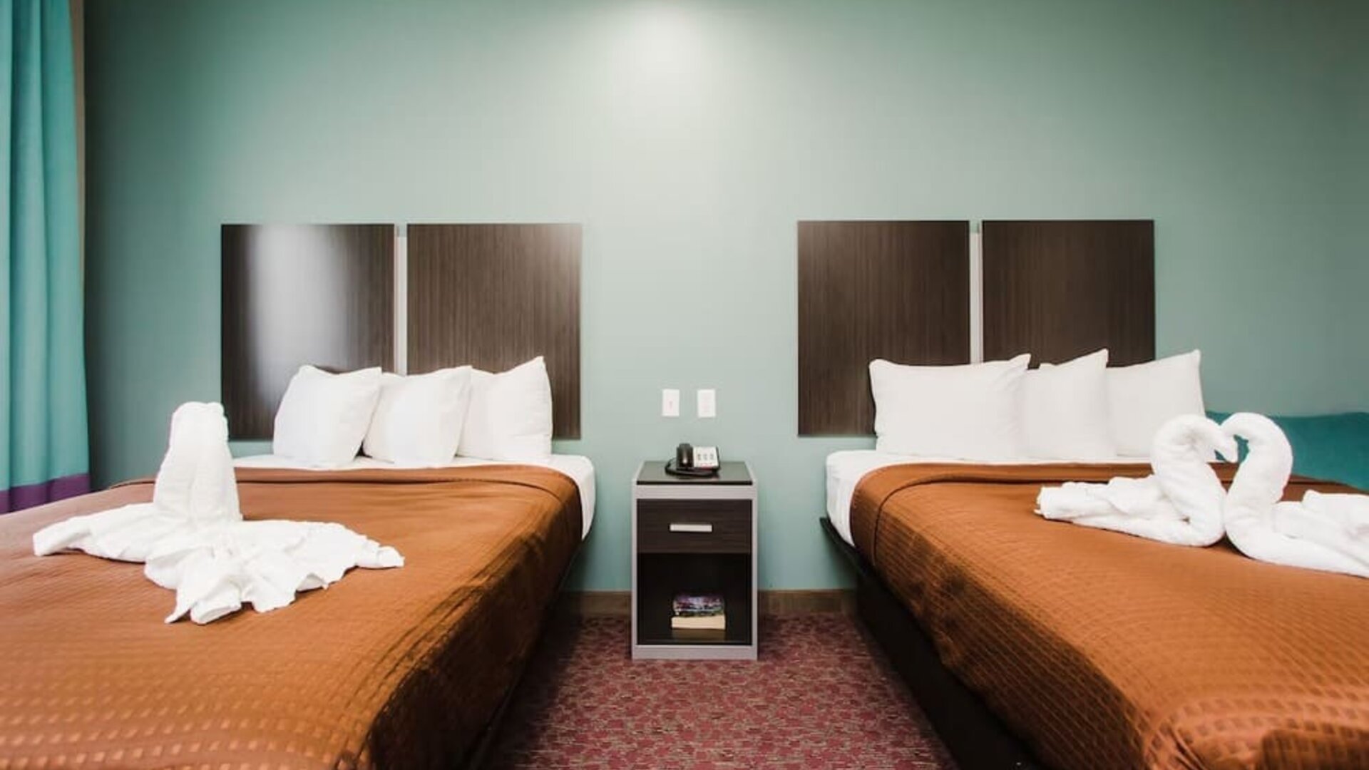 Day use twin room at Express Inn - Spring.