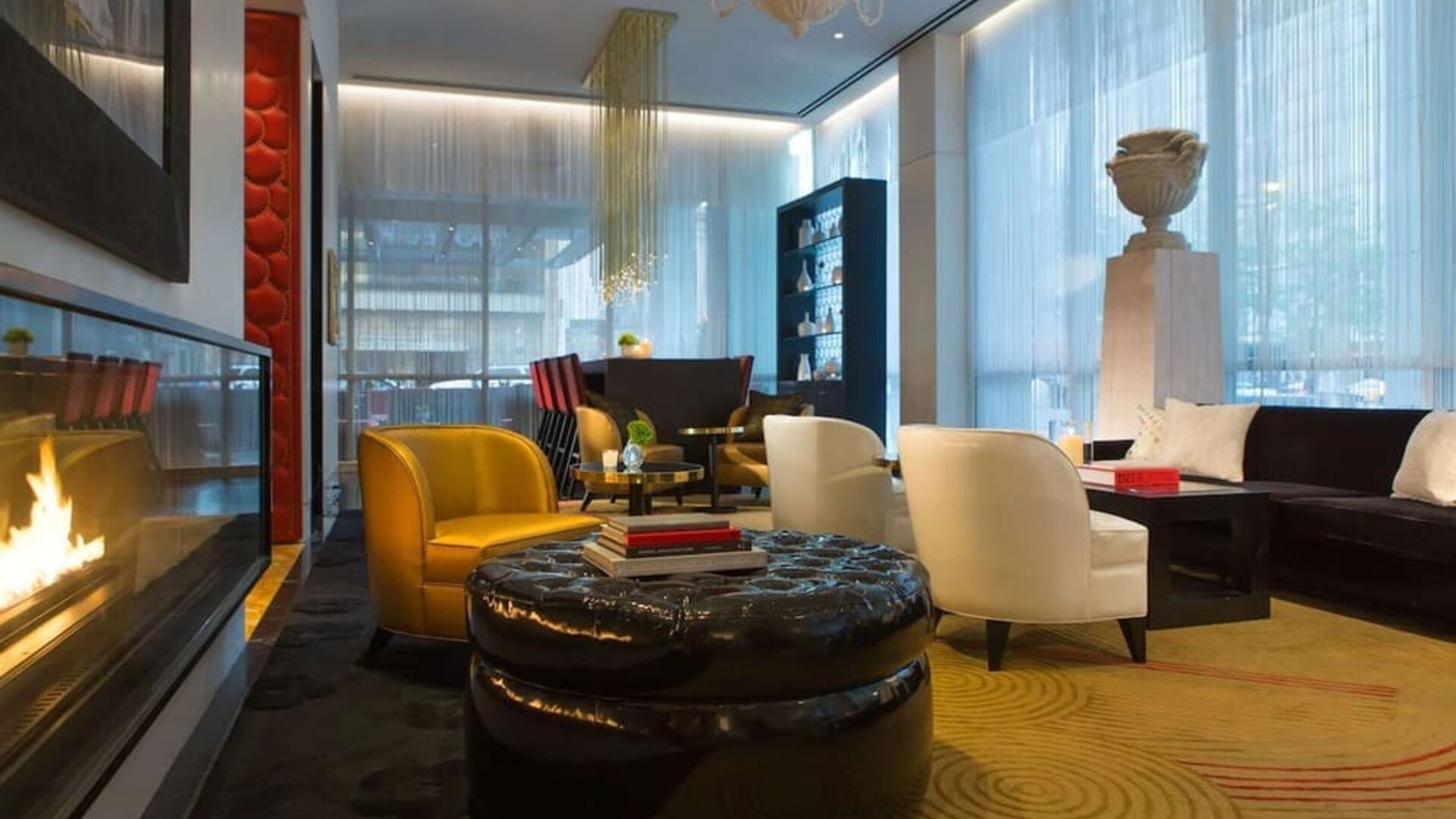 Comfortable obby lounge with fireplace at Royal Sonesta Chicago River North.