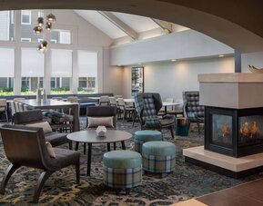 Dining area at Sonesta ES Suites Fairfax Fair Lakes.