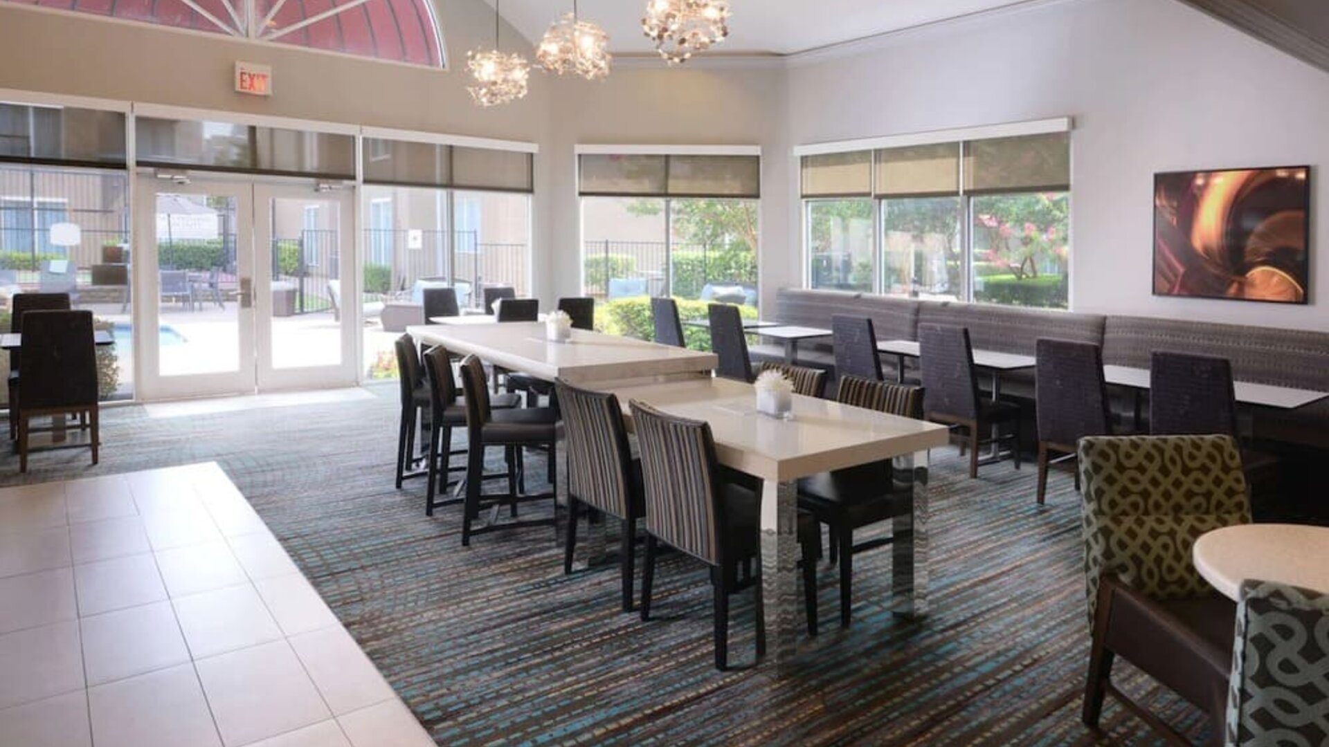 Dining area perfect for coworking at Sonesta ES Suites Dallas Medical Market Center.