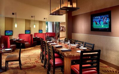 On-site restaurant at Sonesta Nashville Airport. 