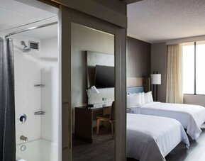 Day use twin room with work desk and privathe bathroom at Sonesta Nashville Airport.
