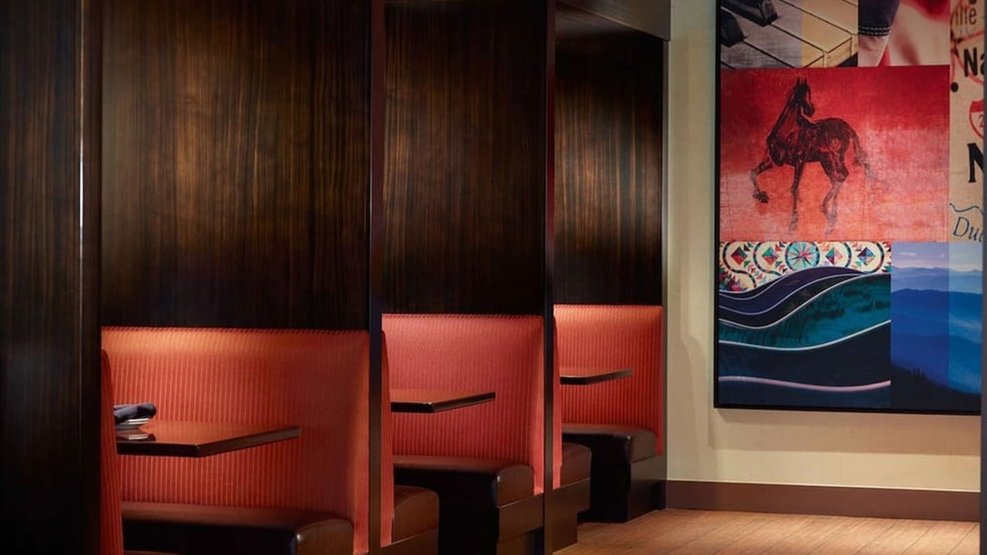 Dining area at Sonesta Nashville Airport.