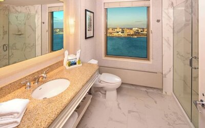 Guest bathroom with shower at Hilton Philadelphia At Penn's Landing.