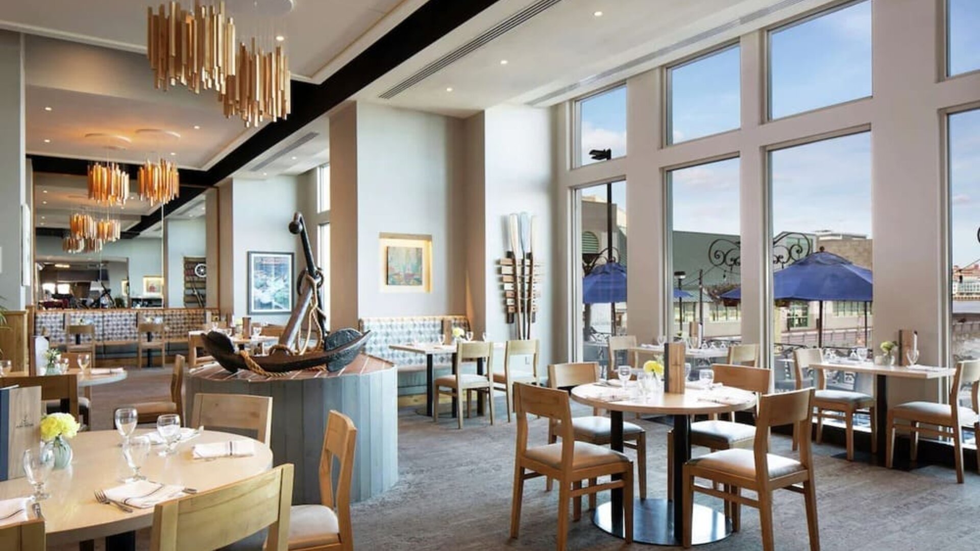 Dining area perfect for coworking at Hilton Philadelphia At Penn's Landing.