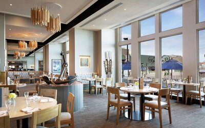 Dining area perfect for coworking at Hilton Philadelphia At Penn's Landing.