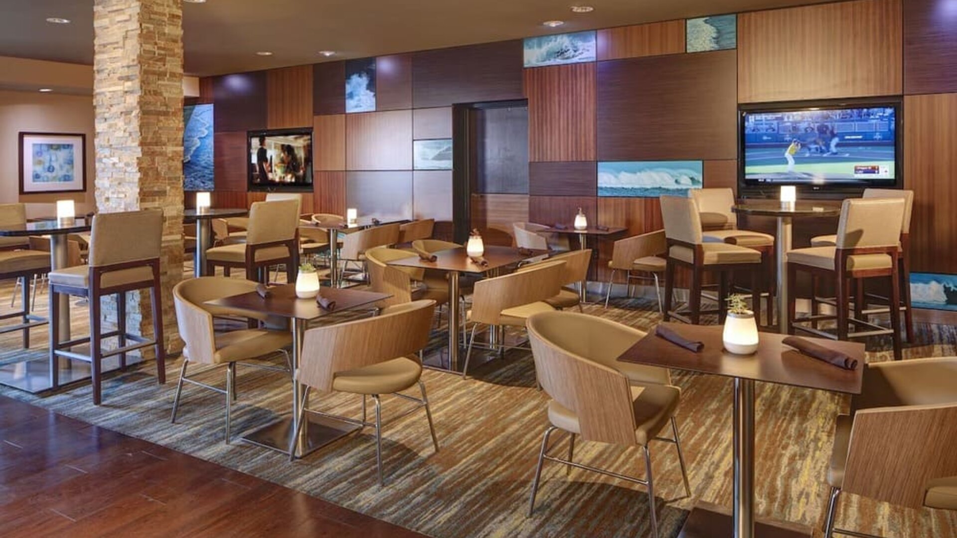 Dining area perfect for coworking at Embassy Suites By Hilton San Diego-La Jolla.