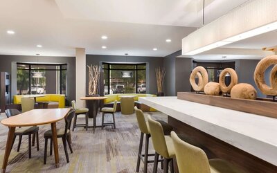 Dining area at Sonesta Select Tempe Downtown.