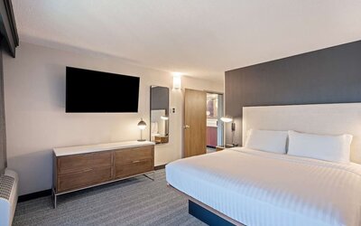 Day use room with guest bathroom at Sonesta Select Pleasant Hill.