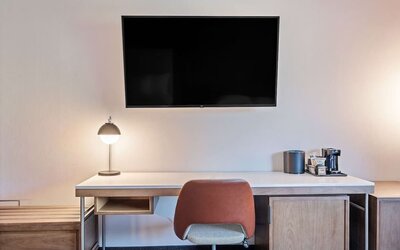 Day use room's workspace at Sonesta Select Pleasant Hill.