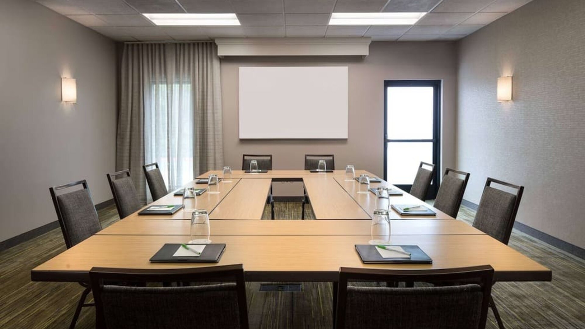 Professional meeting room at Sonesta Select Pleasant Hill.