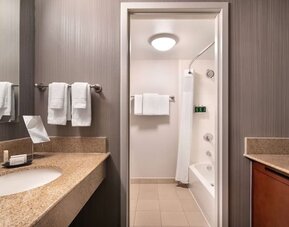Private guest bathroom with combined shower and tub at Sonesta Select Phoenix Camelback.