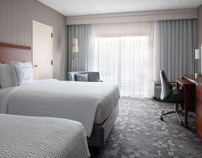 Day use twin room with work desk at Sonesta Select Phoenix Camelback.