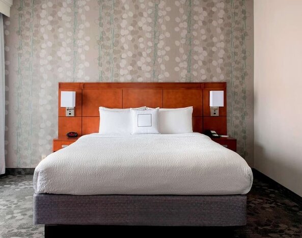 King bed at Sonesta Select Newport Middletown.