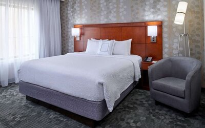 King bed at Sonesta Select Indianapolis Carmel.