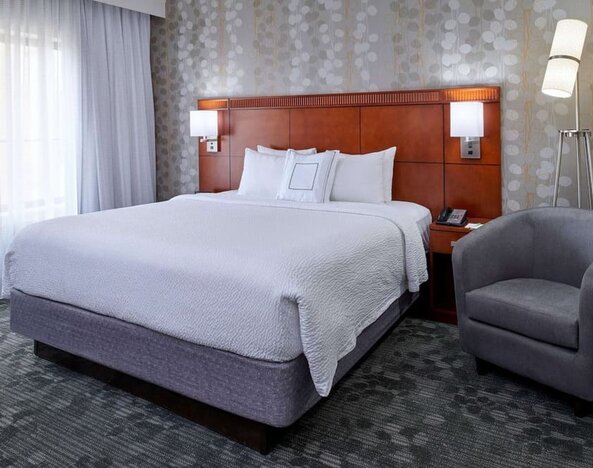 King bed at Sonesta Select Indianapolis Carmel.