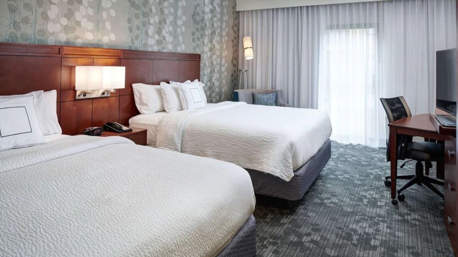 Day use twin room at Sonesta Select Milwaukee Brookfield.