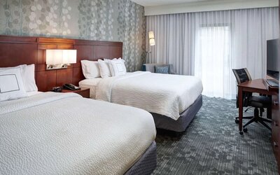 Day use twin room at Sonesta Select Milwaukee Brookfield.