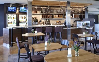 Dining area perfect for coworking at Sonesta Select Milwaukee Brookfield.