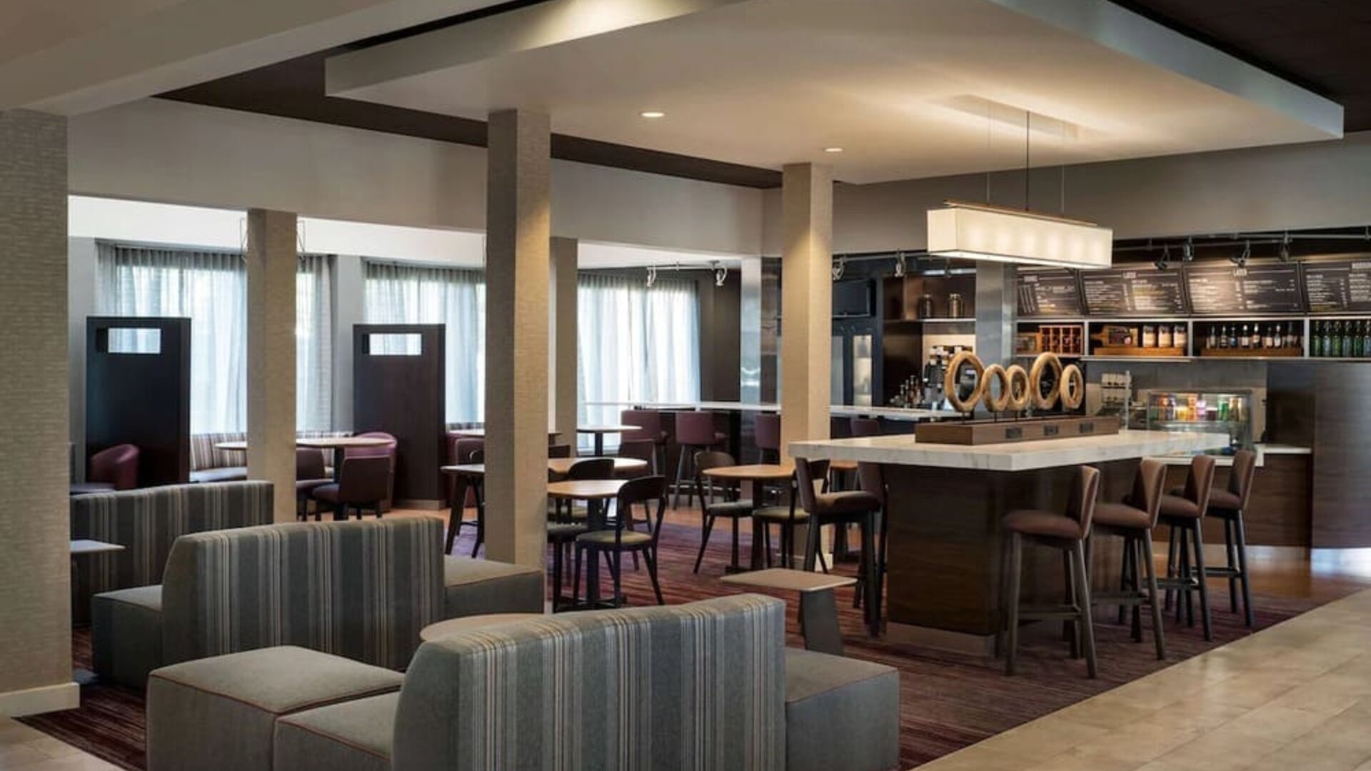 Dining area at Sonesta Select Los Angeles LAX El Segundo.