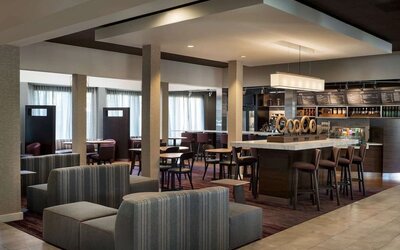 Dining area at Sonesta Select Los Angeles LAX El Segundo.