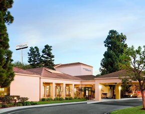Entrance at Sonesta Select Los Angeles LAX El Segundo.