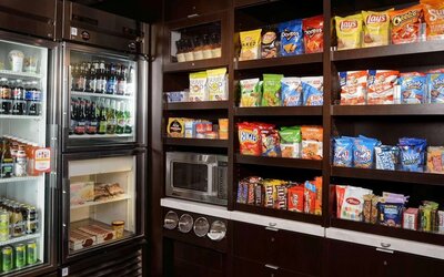 Convenience store at Sonesta Select Kansas City South Overland Park.