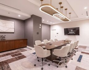 Small meeting room at Hilton Crystal City At Washington Reagan National Airport.