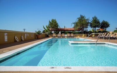 Relaxing outdoor pool at DoubleTree By Hilton Modesto.
