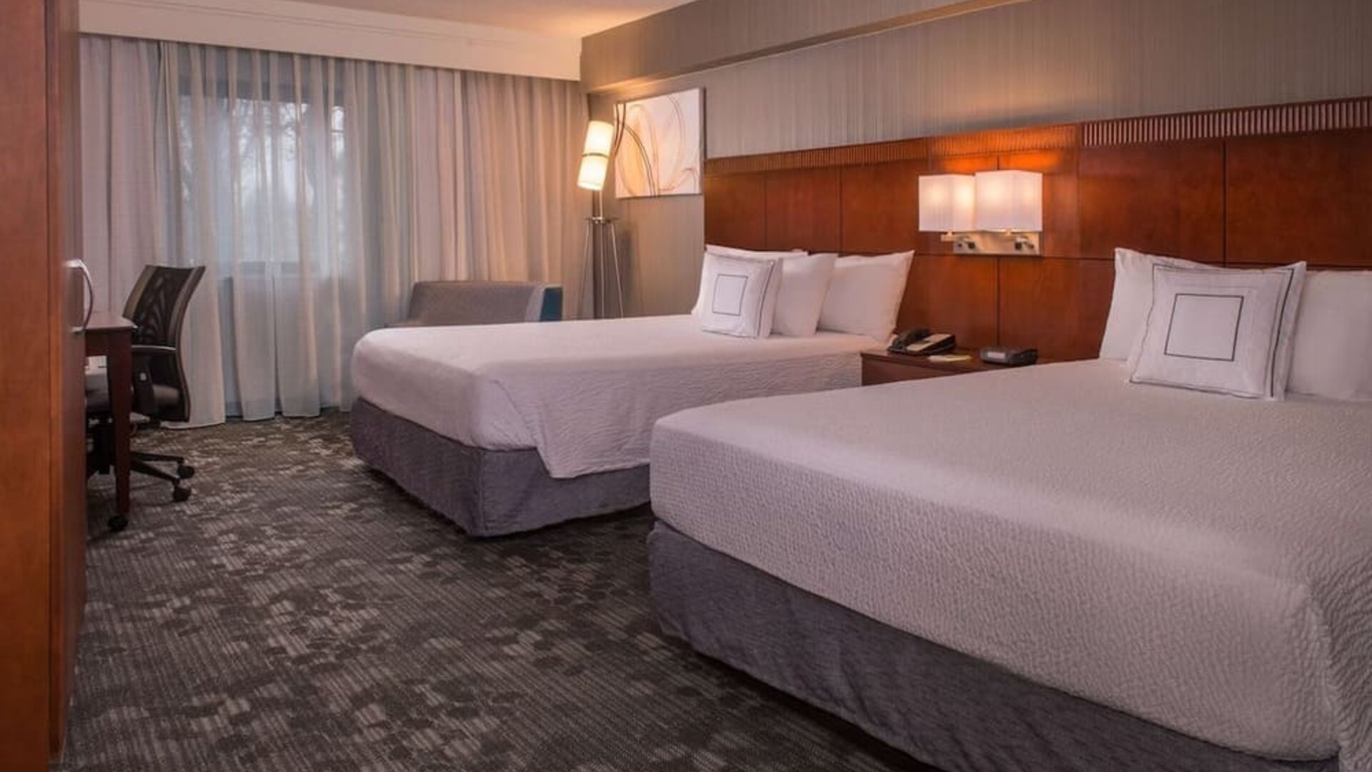 Day use twin room with work desk at Sonesta Select Columbia.