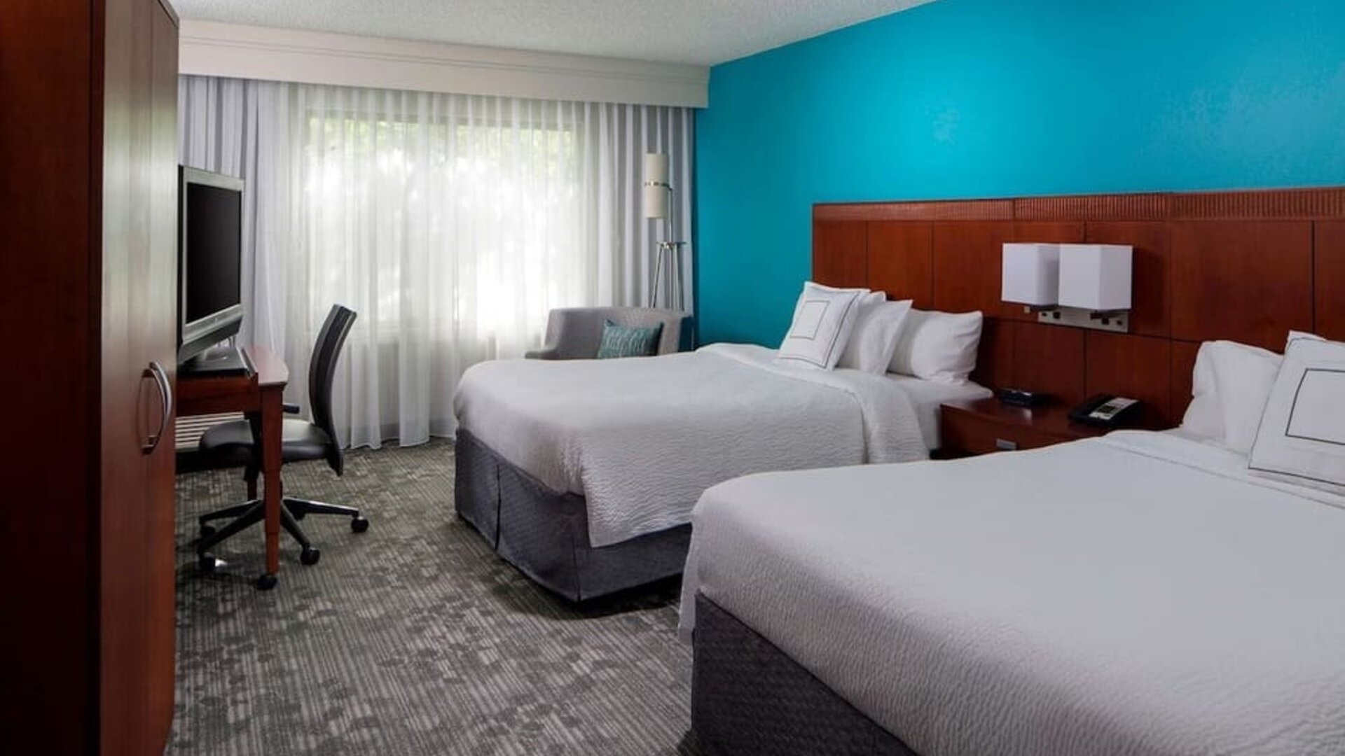 Day use twin room with work desk at Sonesta Select Boca Raton.