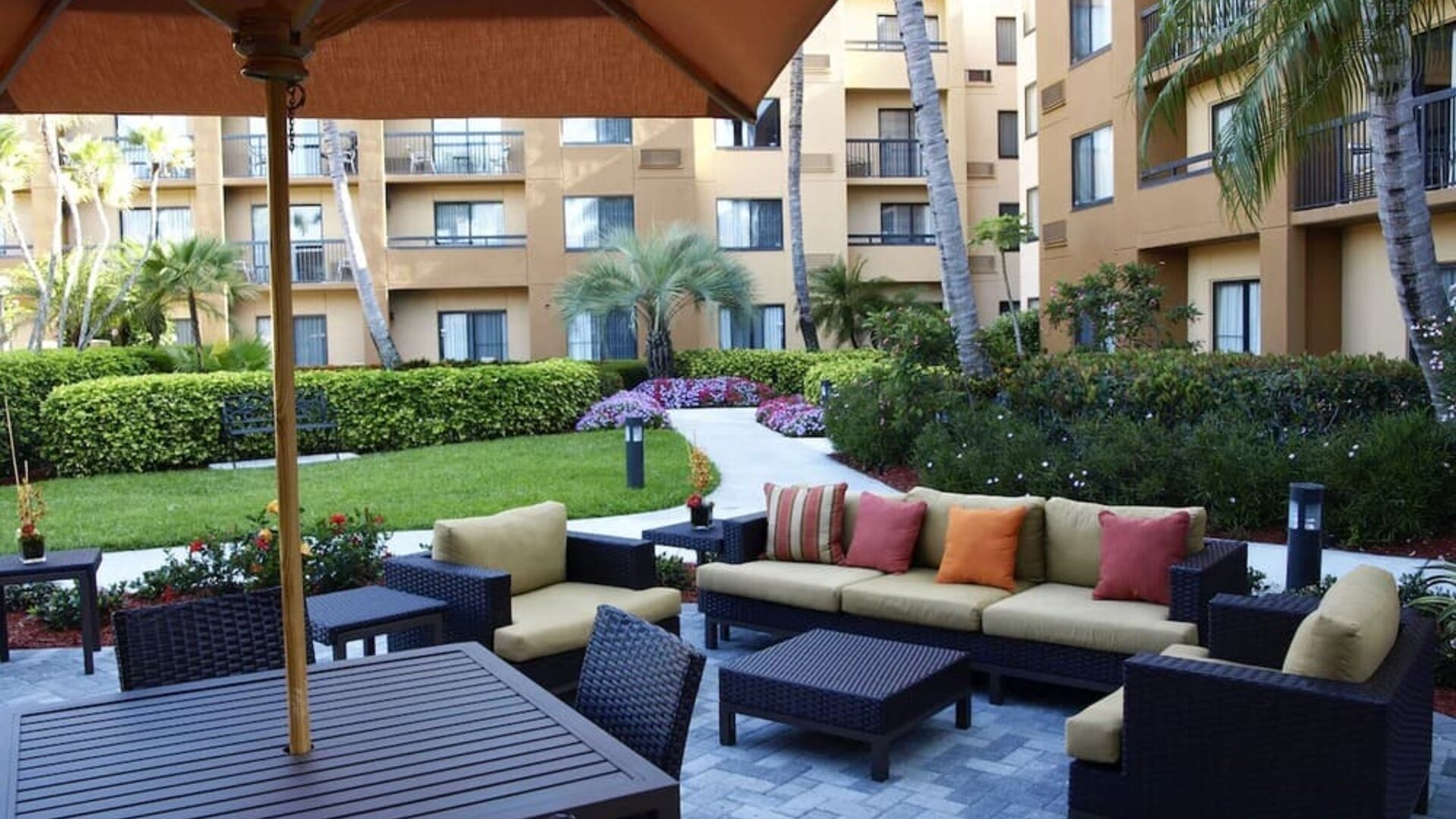 Outdoor lounge seating area at Sonesta Select Boca Raton.