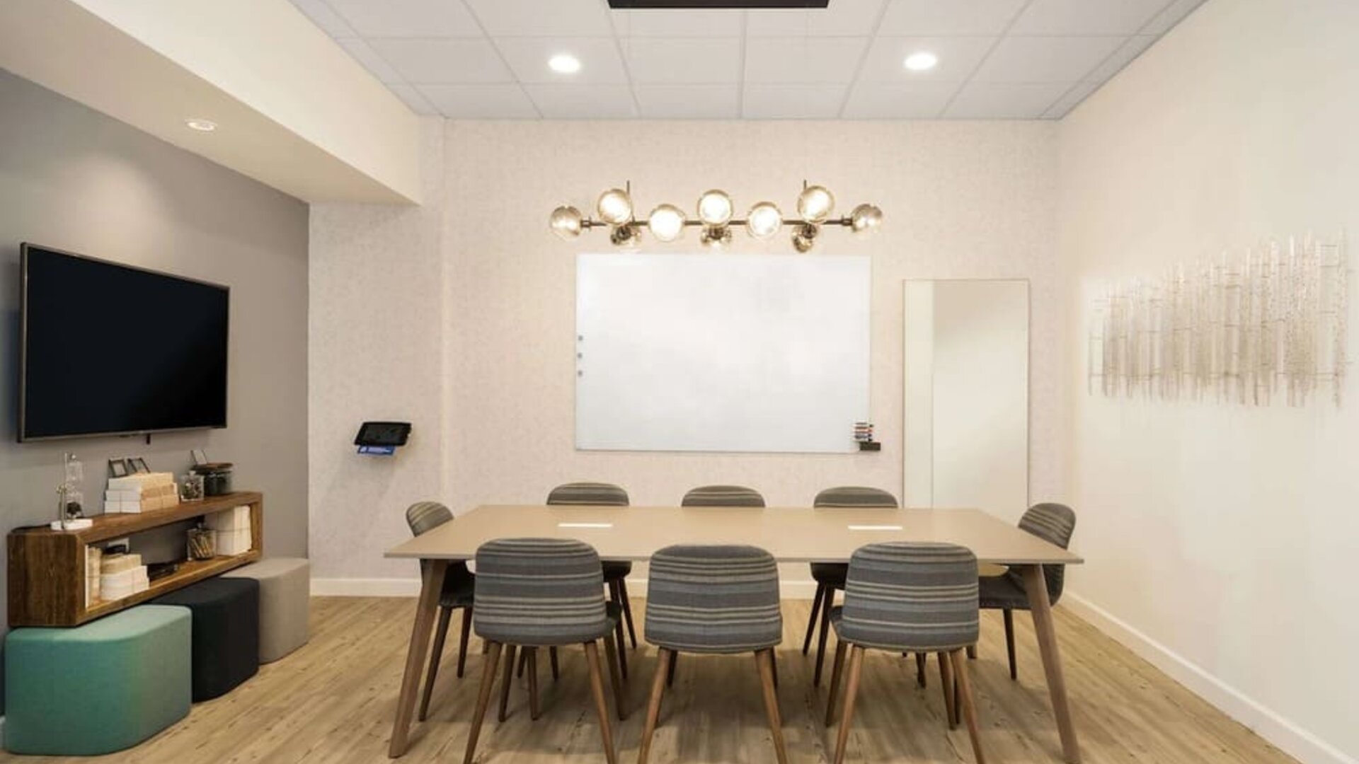 Casual meeting room at Sonesta Milwaukee West Wauwatosa.