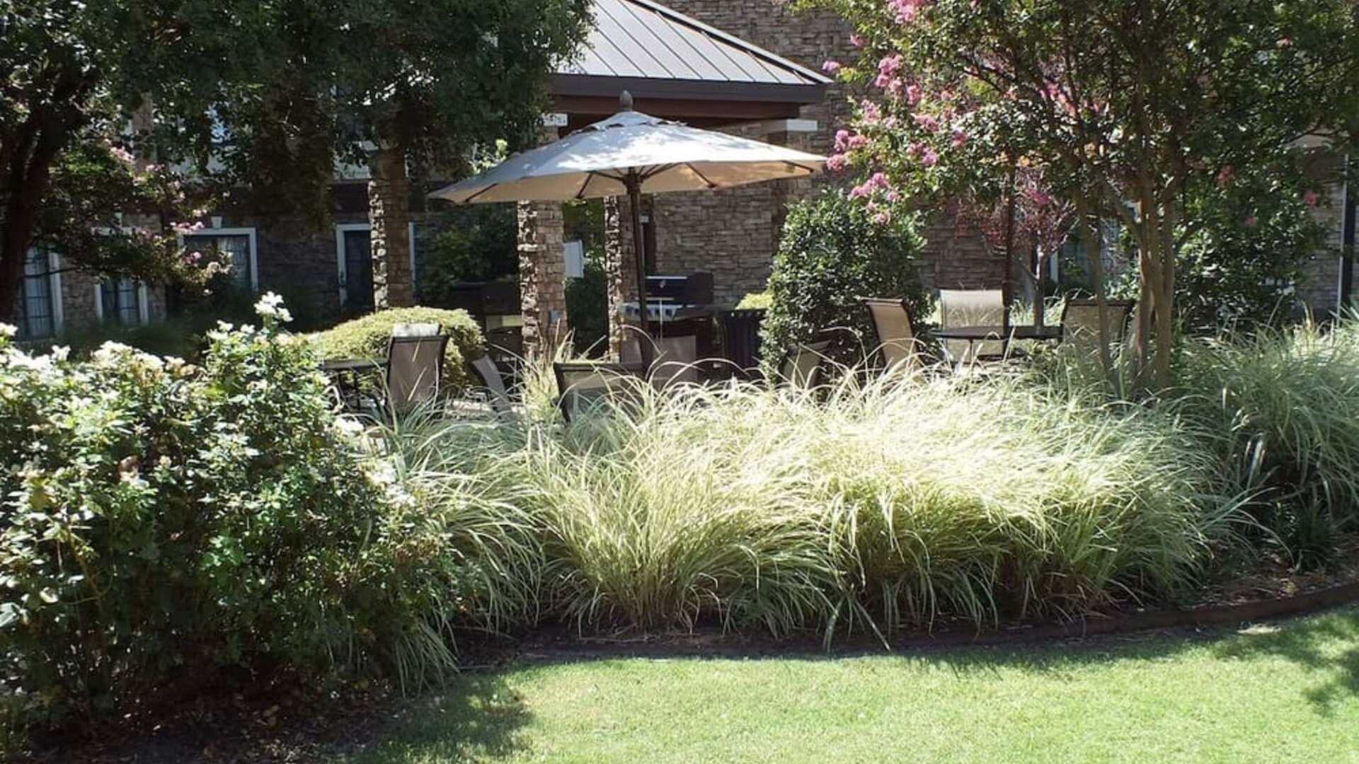 Patio with lounge seating at Sonesta ES Suites Dallas Las Colinas.