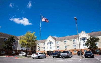 Parking area at Sonesta Simply Suites Austin South.