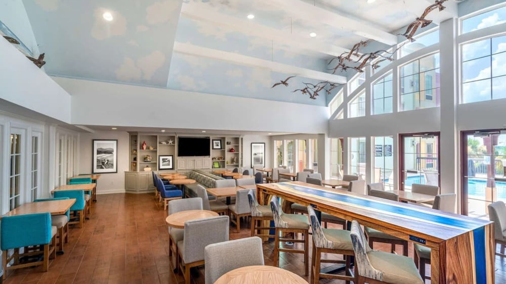 Dining area perfect for coworking at Hampton Inn & Suites Amelia Island-Historic Harbor Front.