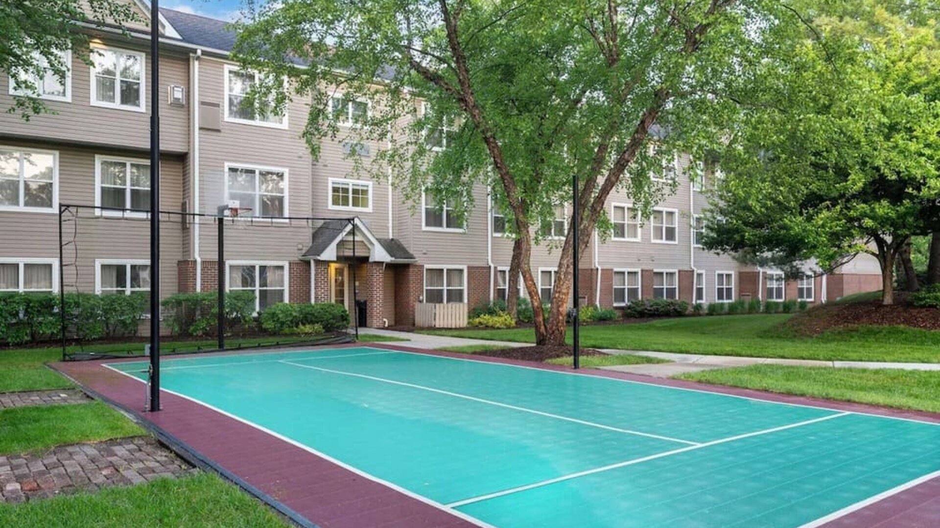 Basketball court at Sonesta ES Suites Parsippany Morris Plains.
