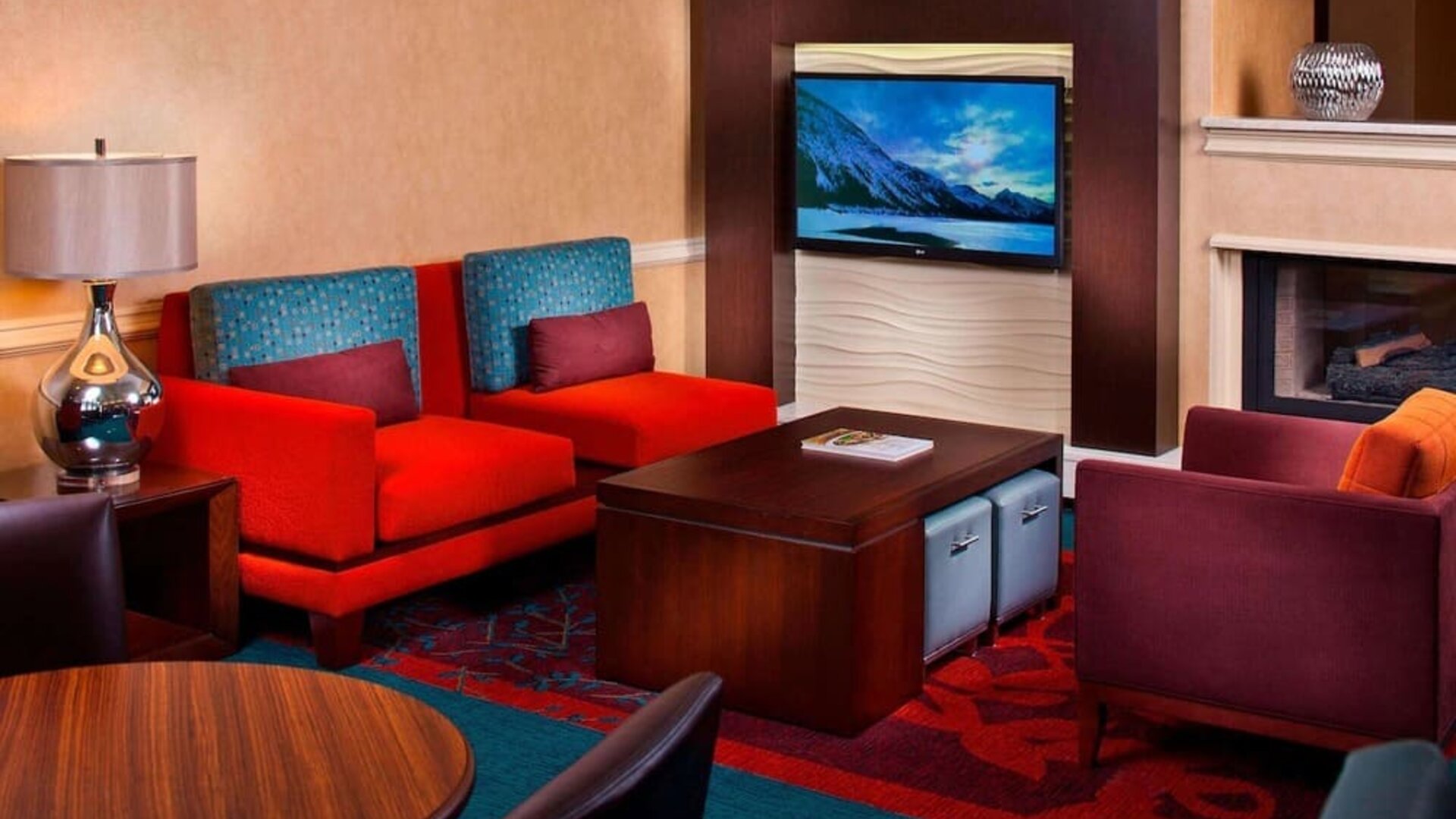 Comfortable lounge area at Sonesta ES Suites Birmingham Homewood.