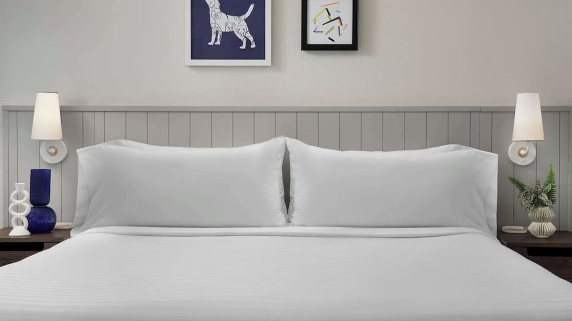 King bed at Sonesta ES Suites Austin The Domain Area.