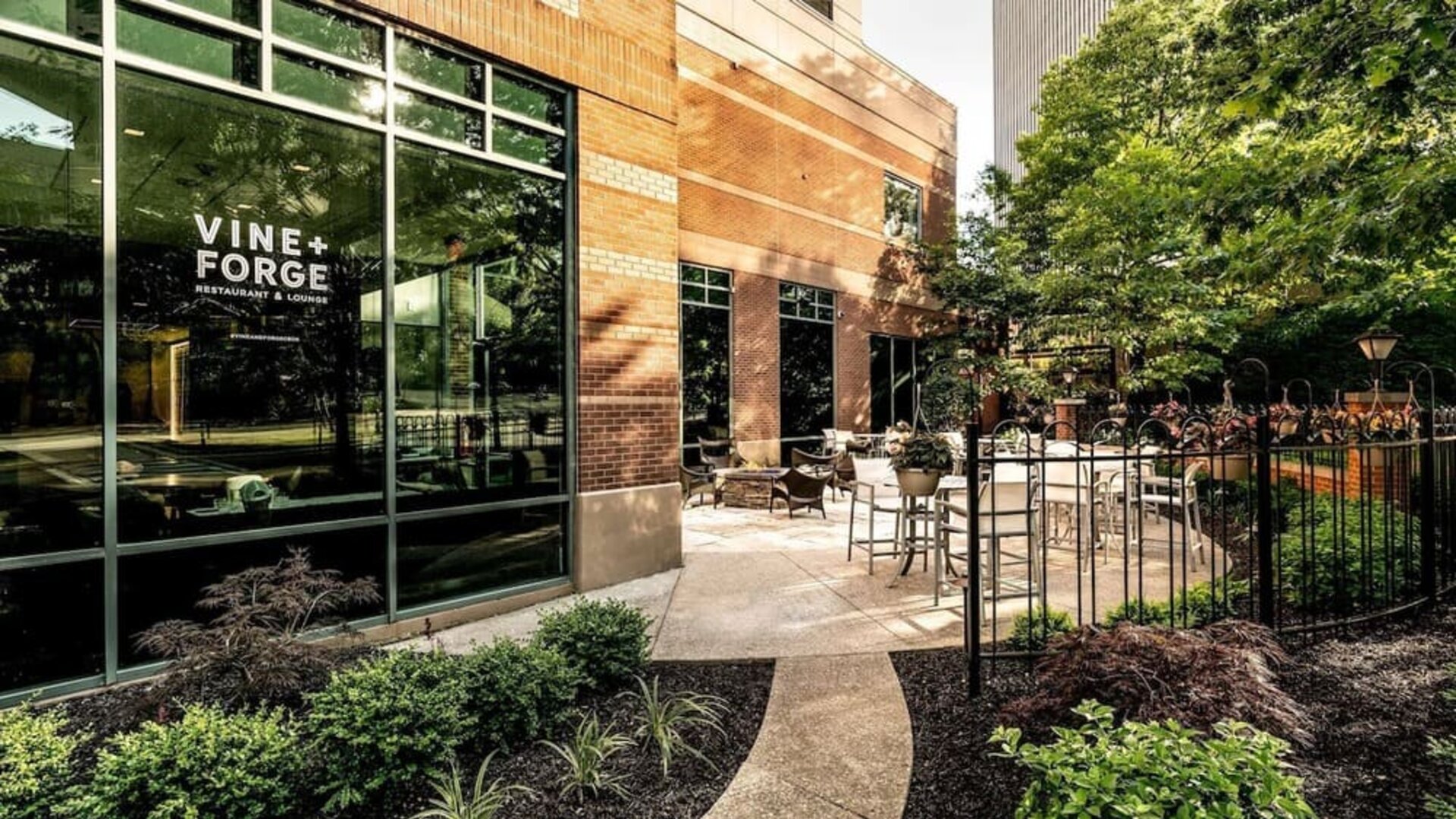Hotel patio with seating area at Sonesta Columbus Downtown.