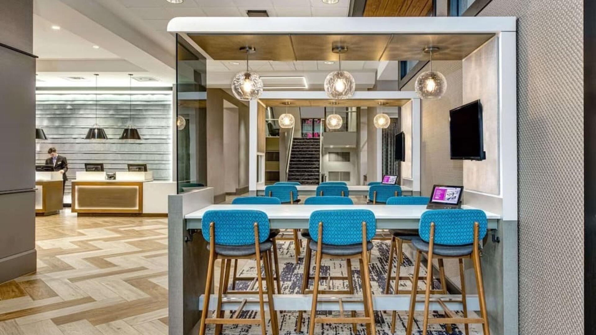 Lobby workspace at Sonesta Columbus Downtown.