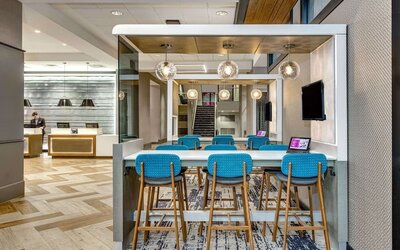 Lobby workspace at Sonesta Columbus Downtown.