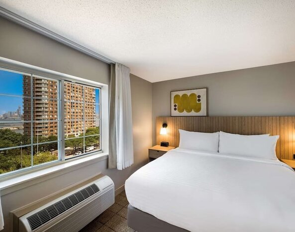 King bed at Sonesta Simply Suites Jersey City.