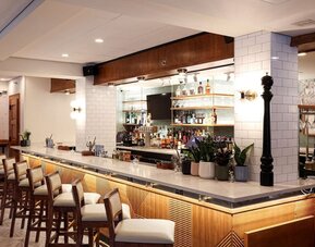 On-site bar at The Shelburne Sonesta New York.