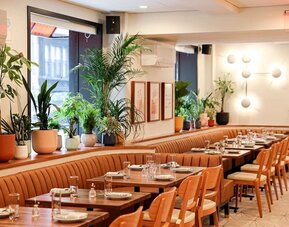 Dining area at The Shelburne Sonesta New York.