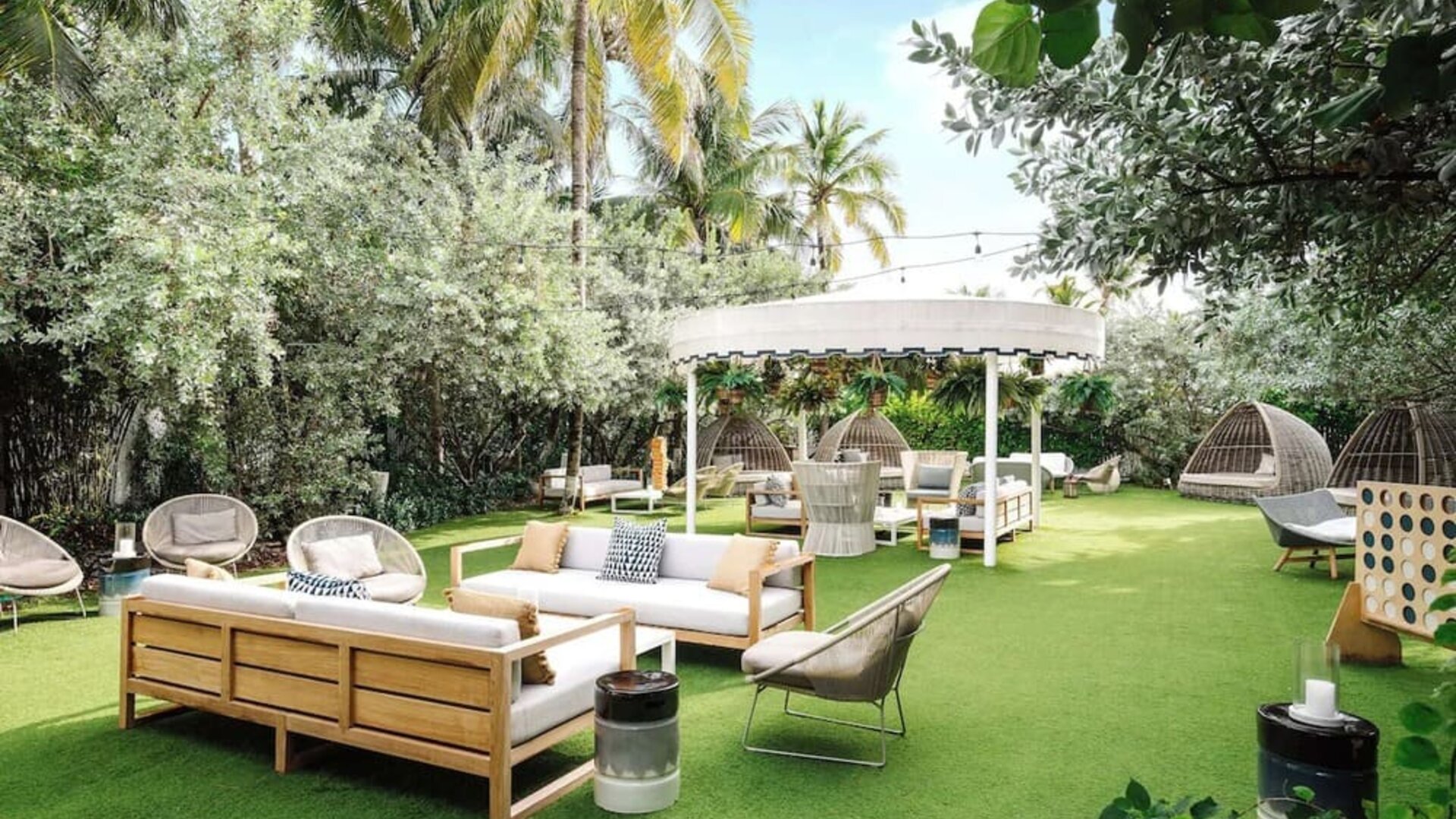 Patio lounge at Nautilus Sonesta Miami Beach.