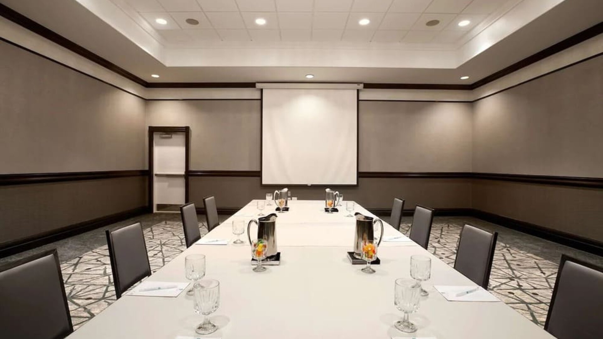 Professional meeting room at Embassy Suites By Hilton San Francisco Airport Waterfront.