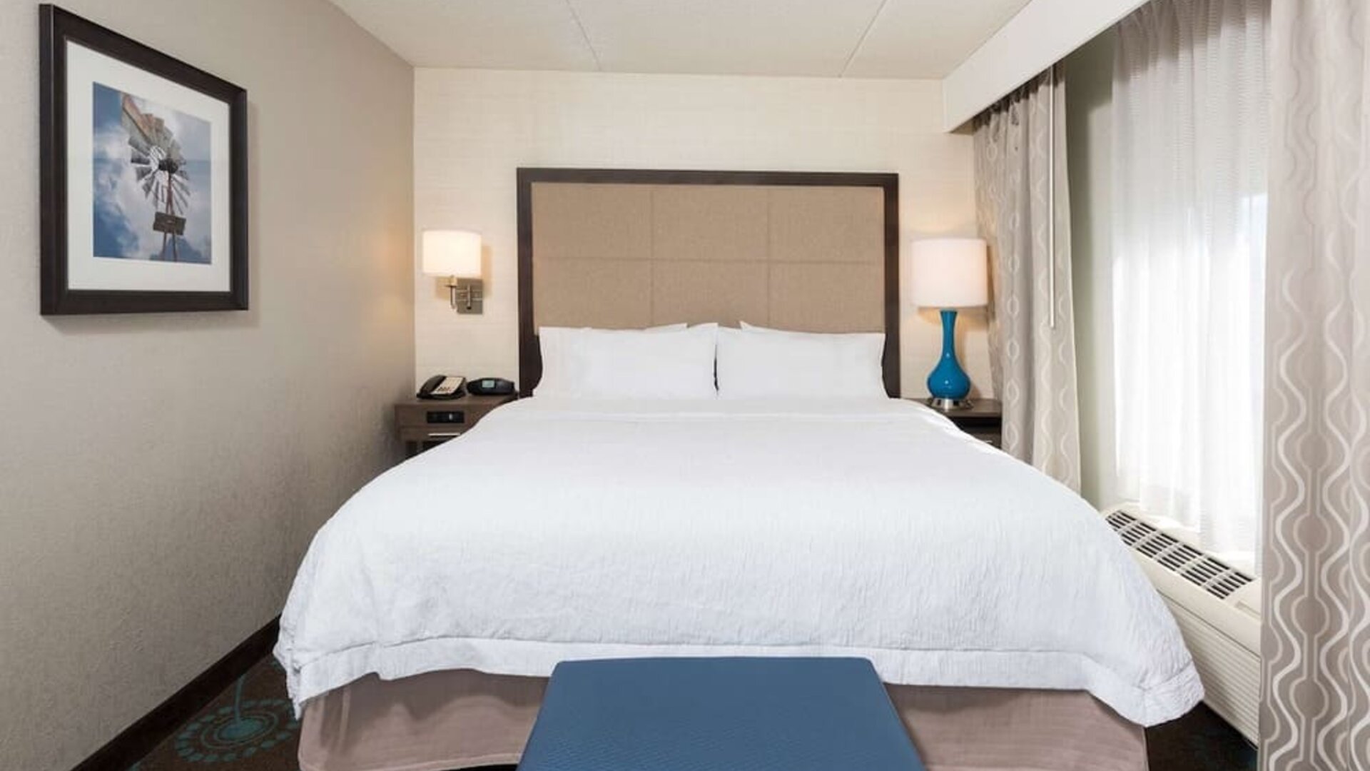 Day use room with natural light at Hampton Inn Bloomington.