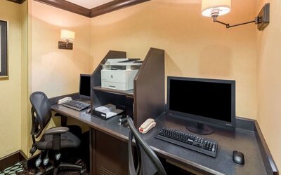 Business center with computers, printer and ergonomic chairs 	at Sonesta ES Suites Atlanta - Perimeter Center.