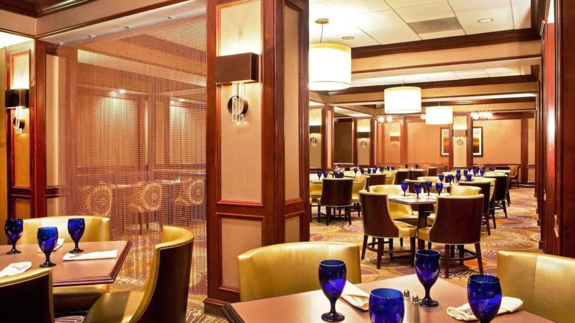 Dining area at Sonesta Atlanta Airport North.